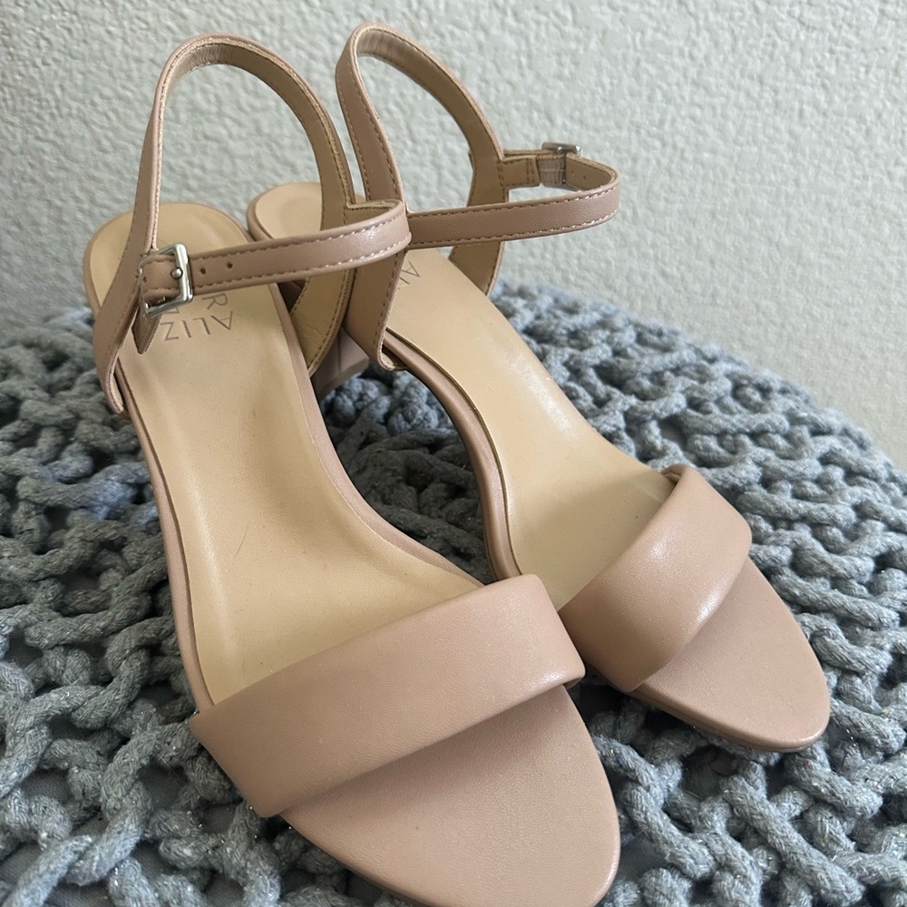 Naturalized Nude Heel NWOT